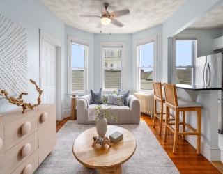 53 Trident Ave, Winthrop, Massachusetts, 2 Bedrooms Bedrooms, 3 Rooms Rooms,1 BathroomBathrooms,Residential,For Sale,Trident Ave,73534695