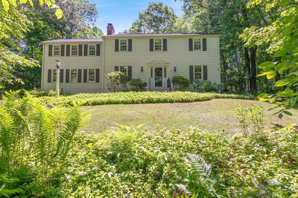 135 Raleigh Tavern Lane, North Andover, Massachusetts, 4 Bedrooms Bedrooms, 10 Rooms Rooms,2.5 BathroomsBathrooms,Residential,For Sale,Raleigh Tavern Lane,73530921
