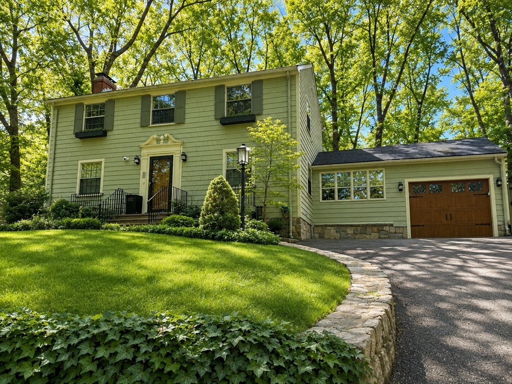 34 Blossomcrest Rd, Lexington, Massachusetts, 4 Bedrooms Bedrooms, 10 Rooms Rooms,2.5 BathroomsBathrooms,Residential,For Sale,Blossomcrest Rd,73534938