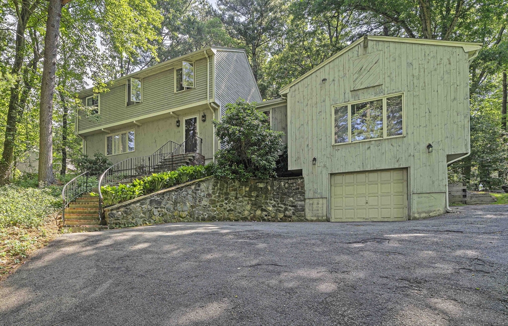 10 Trayer Rd, Canton, Massachusetts, 4 Bedrooms Bedrooms, 9 Rooms Rooms,2.5 BathroomsBathrooms,Residential,For Sale,Trayer Rd,73534945