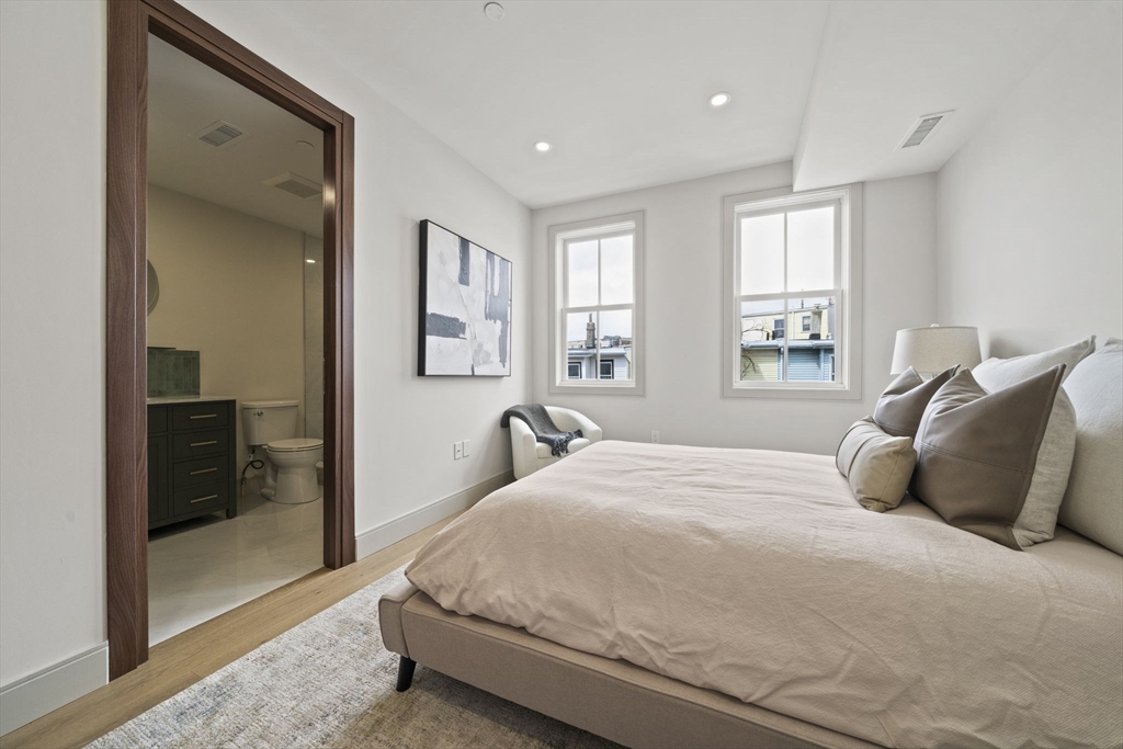273 Havre, Boston, Massachusetts, 2 Bedrooms Bedrooms, 6 Rooms Rooms,2 BathroomsBathrooms,Residential,For Sale,Havre,73535055