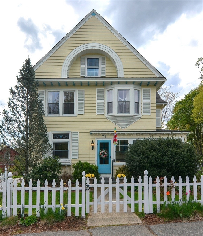 24 Main St, Upton, Massachusetts, 4 Bedrooms Bedrooms, 8 Rooms Rooms,2.5 BathroomsBathrooms,Residential,For Sale,Main St,73518303