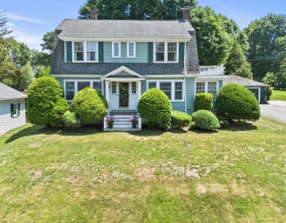 49 Eaton Ave, Woburn, Massachusetts, 5 Bedrooms Bedrooms, 10 Rooms Rooms,3.5 BathroomsBathrooms,Residential,For Sale,Eaton Ave,73534951