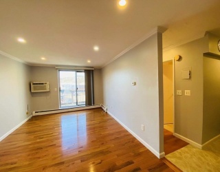 144 Kenrick St, Boston, Massachusetts, 1 Bedroom Bedrooms, 3 Rooms Rooms,1 BathroomBathrooms,Residential Lease,For Rent,Kenrick St,73535071