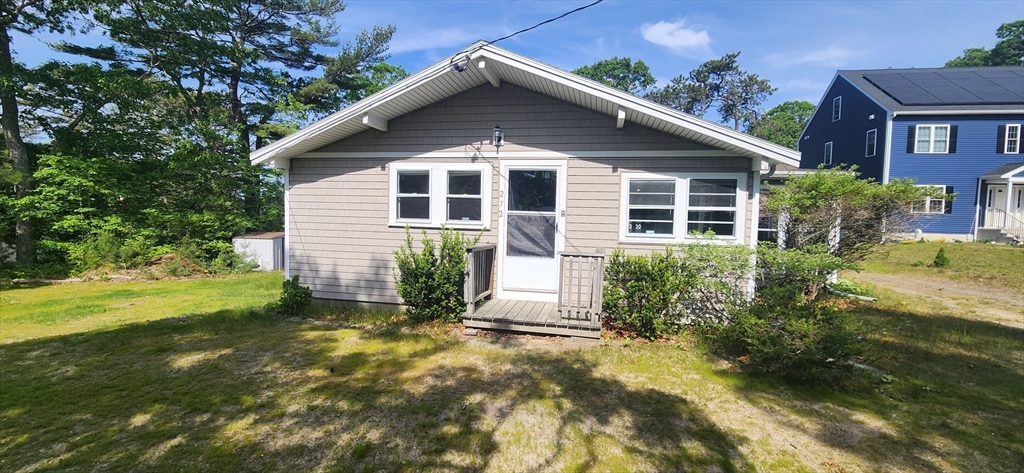 272 Glen Charlie Rd, Wareham, Massachusetts, 3 Bedrooms Bedrooms, 6 Rooms Rooms,1 BathroomBathrooms,Residential,For Sale,Glen Charlie Rd,73534964
