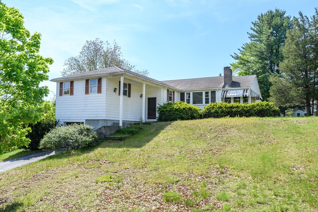 4 Hickory Rd, Natick, Massachusetts, 4 Bedrooms Bedrooms, 7 Rooms Rooms,2 BathroomsBathrooms,Residential,For Sale,Hickory Rd,73535086