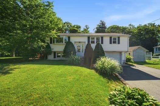 115 Arrowhead Dr, Bridgewater, Massachusetts, 4 Bedrooms Bedrooms, 8 Rooms Rooms,2 BathroomsBathrooms,Residential,For Sale,Arrowhead Dr,73534972