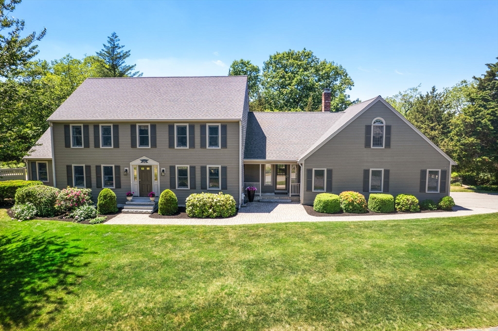 8 Ringbolt Road, Hingham, Massachusetts, 4 Bedrooms Bedrooms, 9 Rooms Rooms,2.5 BathroomsBathrooms,Residential,For Sale,Ringbolt Road,73534629