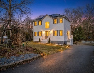 15 Stonewall Ave, Dartmouth, Massachusetts, 4 Bedrooms Bedrooms, 7 Rooms Rooms,2.5 BathroomsBathrooms,Residential,For Sale,Stonewall Ave,73534981