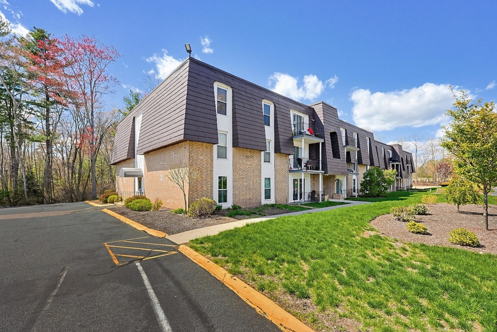 23 Shadowbrook Ln, Milford, Massachusetts, 1 Bedroom Bedrooms, 3 Rooms Rooms,1 BathroomBathrooms,Residential,For Sale,Shadowbrook Ln,73511777