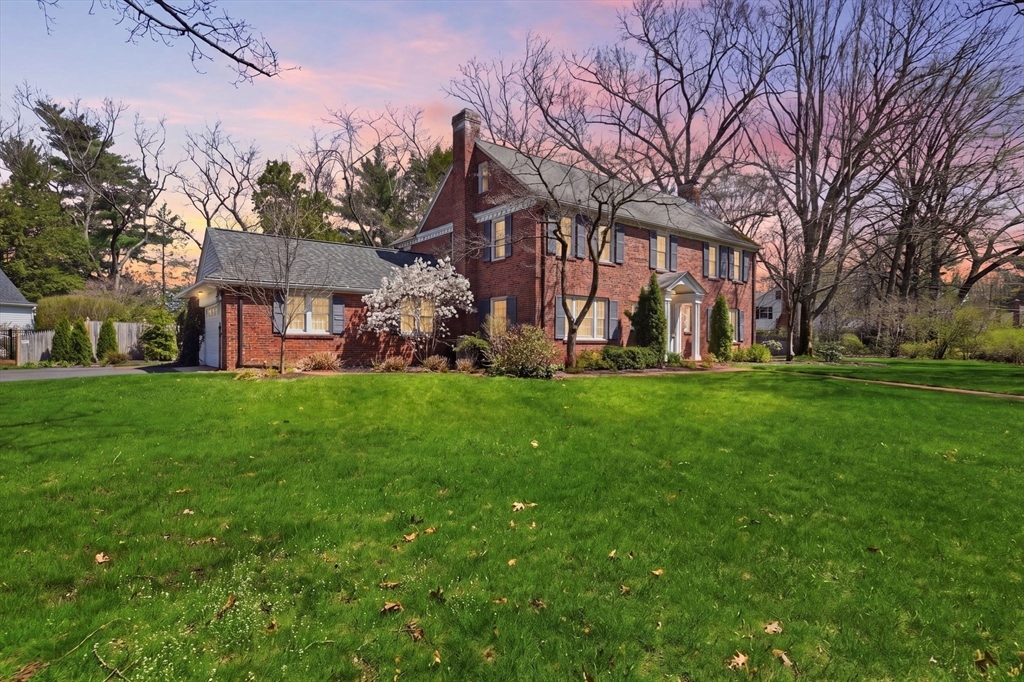 324 Farmington Road, Longmeadow, Massachusetts, 5 Bedrooms Bedrooms, 10 Rooms Rooms,6 BathroomsBathrooms,Residential,For Sale,Farmington Road,73502558