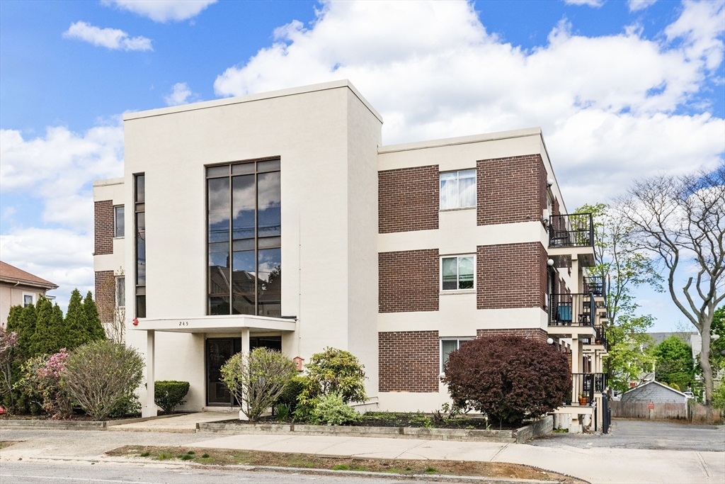 245 Lafayette St, Salem, Massachusetts, 2 Bedrooms Bedrooms, 5 Rooms Rooms,1 BathroomBathrooms,Residential,For Sale,Lafayette St,73518542