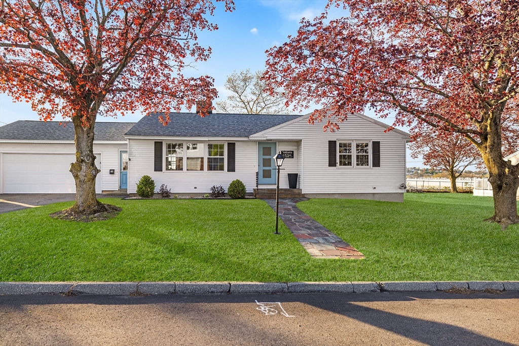 26 Mount Vernon Cir, Lawrence, Massachusetts, 3 Bedrooms Bedrooms, 5 Rooms Rooms,2 BathroomsBathrooms,Residential,For Sale,Mount Vernon Cir,73513609