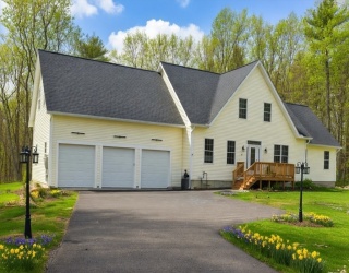 14 Lefevre Dr, Kingston, New Hampshire, 3 Bedrooms Bedrooms, 7 Rooms Rooms,2.5 BathroomsBathrooms,Residential,For Sale,Lefevre Dr,73482491