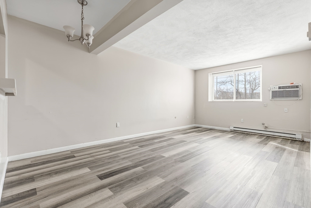 27 Willis St, Framingham, Massachusetts, 1 Bedroom Bedrooms, 3 Rooms Rooms,1 BathroomBathrooms,Residential,For Sale,Willis St,73493778