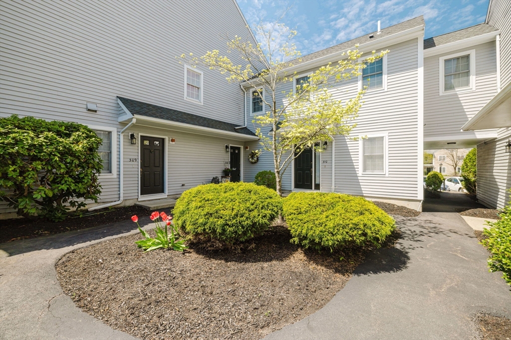 125 Highland St, Taunton, Massachusetts, 2 Bedrooms Bedrooms, 5 Rooms Rooms,1.5 BathroomsBathrooms,Residential,For Sale,Highland St,73514873