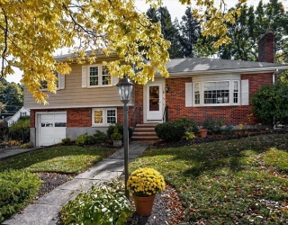 12 Oak Ridge Cir, Weymouth, Massachusetts, 4 Bedrooms Bedrooms, 10 Rooms Rooms,2.5 BathroomsBathrooms,Residential,For Sale,Oak Ridge Cir,73506747