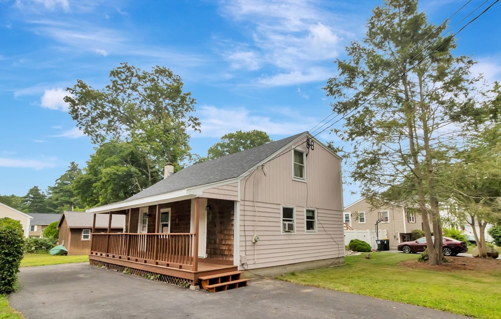 10 Ridge Road, Norton, Massachusetts, 2 Bedrooms Bedrooms, 5 Rooms Rooms,1 BathroomBathrooms,Residential,For Sale,Ridge Road,73420052