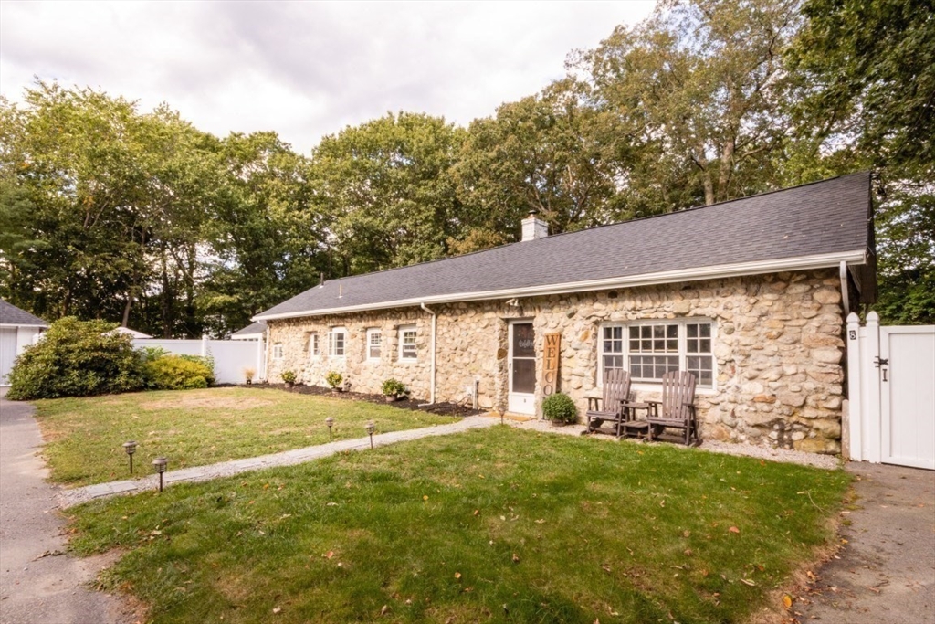 8 Old Fisher Ln, Walpole, Massachusetts, 4 Bedrooms Bedrooms, 7 Rooms Rooms,3 BathroomsBathrooms,Residential,For Sale,Old Fisher Ln,73500919