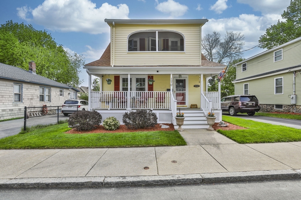 170 Warwick St, Lowell, Massachusetts, 2 Bedrooms Bedrooms, 5 Rooms Rooms,1 BathroomBathrooms,Residential,For Sale,Warwick St,73514507