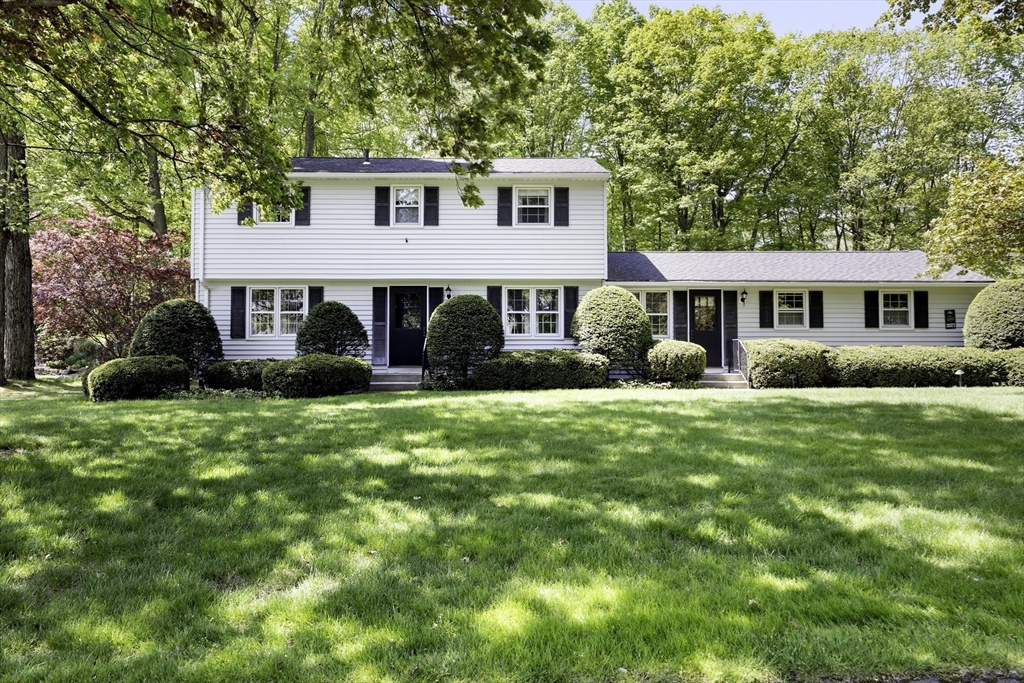 55 Longfellow Road, Holyoke, Massachusetts, 4 Bedrooms Bedrooms, 8 Rooms Rooms,3 BathroomsBathrooms,Residential,For Sale,Longfellow Road,73515936