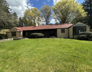 1049 Tucker Rd, Dartmouth, Massachusetts, 4 Bedrooms Bedrooms, 9 Rooms Rooms,2.5 BathroomsBathrooms,Residential,For Sale,Tucker Rd,73521705