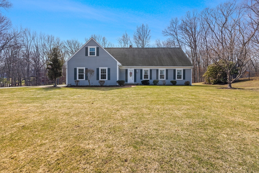 91 Rosewood Ln, North Attleboro, Massachusetts, 3 Bedrooms Bedrooms, 11 Rooms Rooms,3 BathroomsBathrooms,Residential,For Sale,Rosewood Ln,73535360