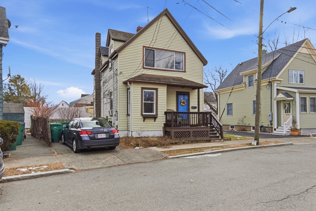 5 Floyd Ave, Lynn, Massachusetts, 3 Bedrooms Bedrooms, 6 Rooms Rooms,1 BathroomBathrooms,Residential,For Sale,Floyd Ave,73463890