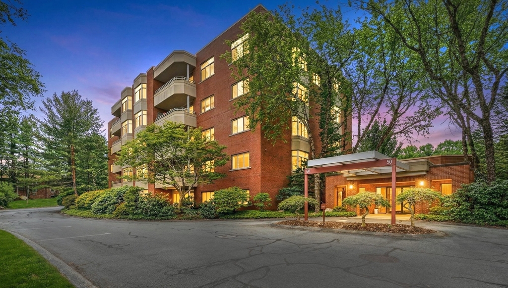 99-60 Florence Street, Newton, Massachusetts, 2 Bedrooms Bedrooms, 6 Rooms Rooms,2 BathroomsBathrooms,Residential,For Sale,Florence Street,73493887