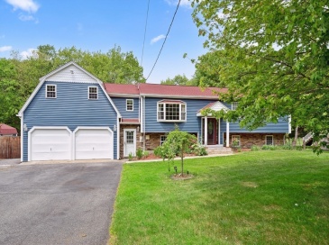 451 Lincoln St, Abington, Massachusetts, 5 Bedrooms Bedrooms, 7 Rooms Rooms,3 BathroomsBathrooms,Residential,For Sale,Lincoln St,73381956