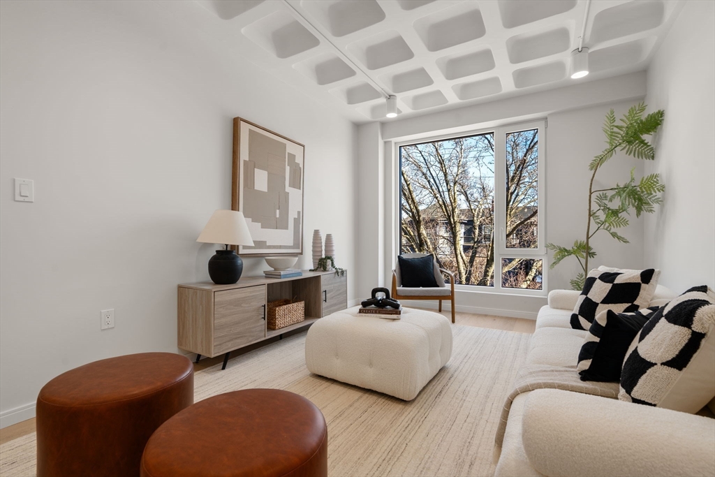125 Lowell Street, Somerville, Massachusetts, 2 Bedrooms Bedrooms, 5 Rooms Rooms,2 BathroomsBathrooms,Residential,For Sale,Lowell Street,73509445