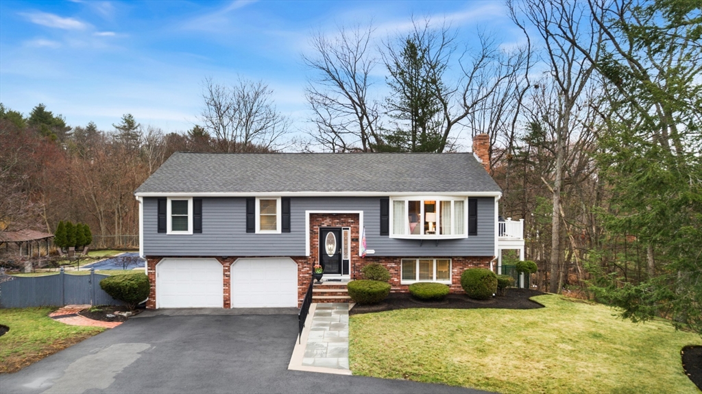 17 Collins Road, Wakefield, Massachusetts, 3 Bedrooms Bedrooms, 8 Rooms Rooms,3 BathroomsBathrooms,Residential,For Sale,Collins Road,73500969