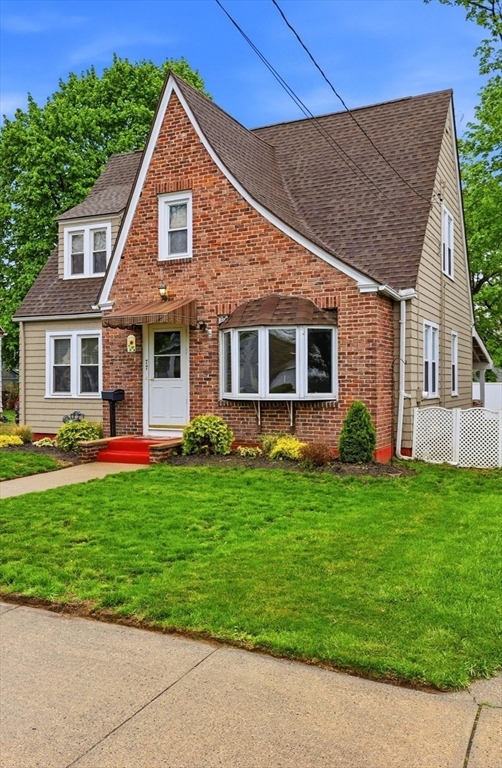 77 Fresno St, Springfield, Massachusetts, 3 Bedrooms Bedrooms, 6 Rooms Rooms,1.5 BathroomsBathrooms,Residential,For Sale,Fresno St,73511504