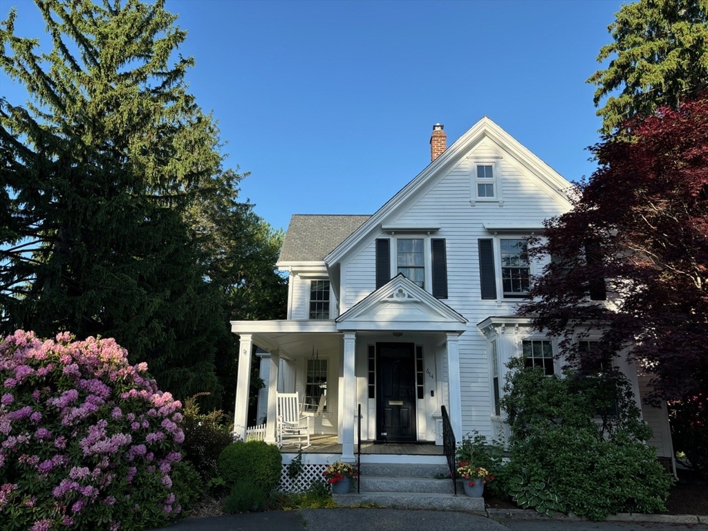 674 Webster St, Needham, Massachusetts, 5 Bedrooms Bedrooms, 9 Rooms Rooms,3.5 BathroomsBathrooms,Residential,For Sale,Webster St,73487781