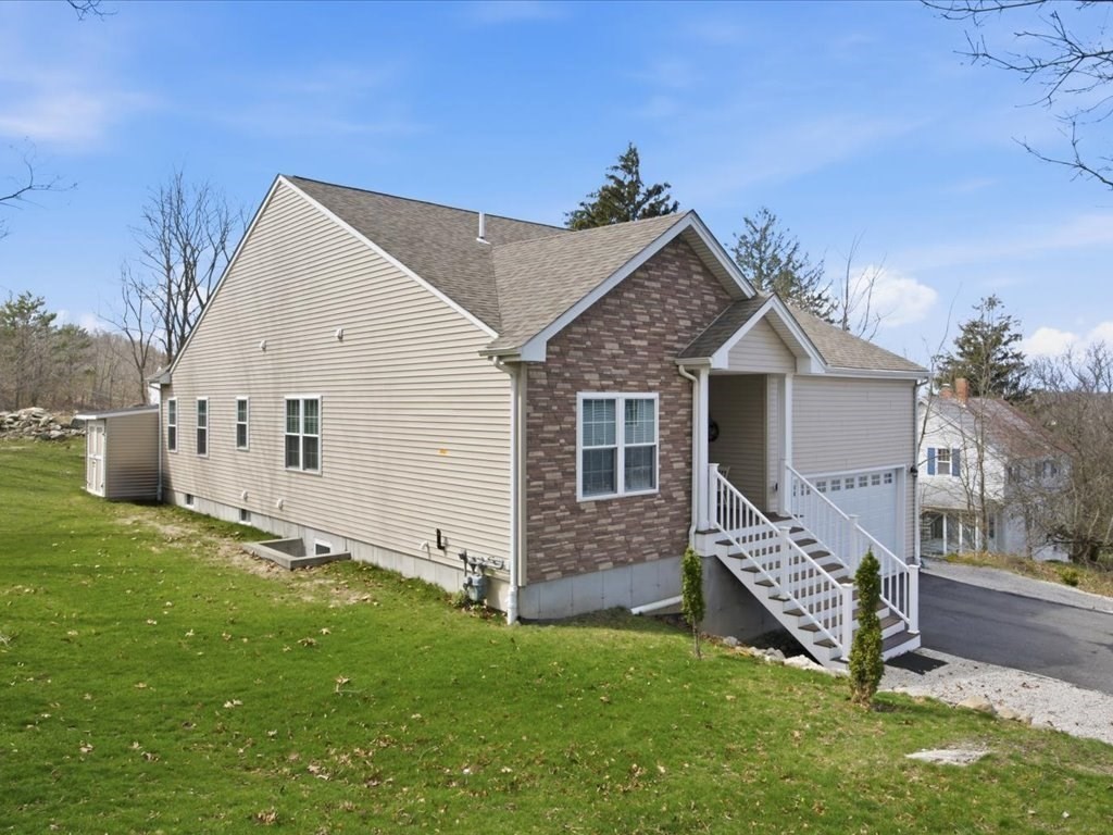 67 Ling St, Fall River, Massachusetts, 4 Bedrooms Bedrooms, 7 Rooms Rooms,3 BathroomsBathrooms,Residential,For Sale,Ling St,73501134