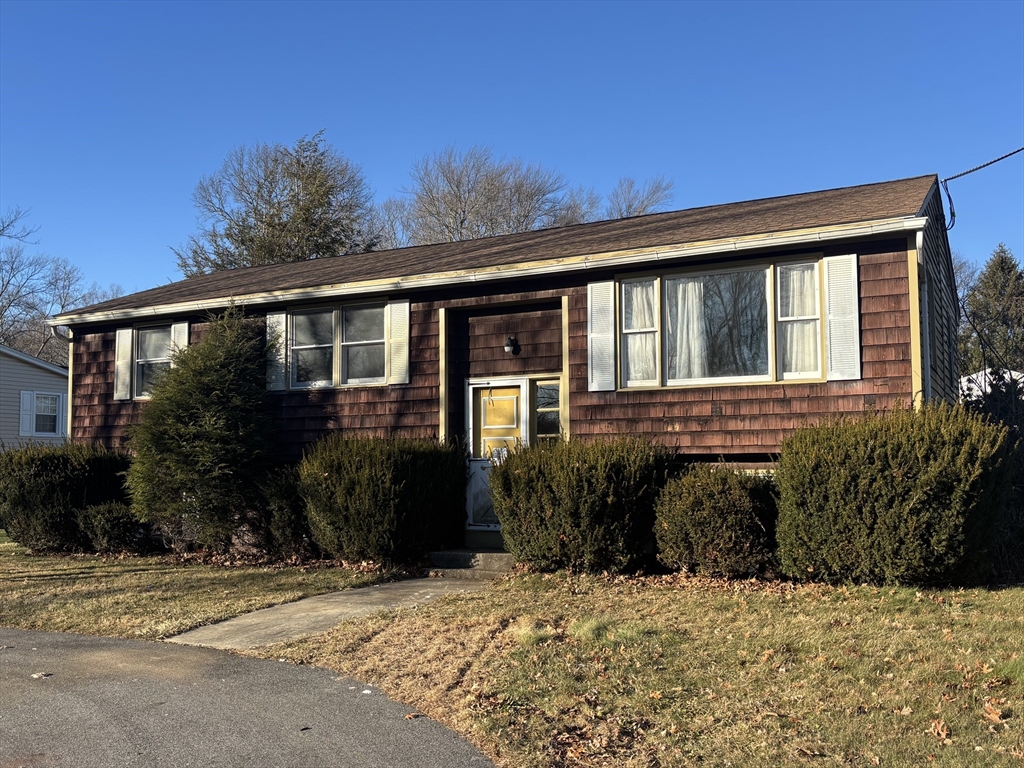 30 Tennyson Dr, Swansea, Massachusetts, 3 Bedrooms Bedrooms, 5 Rooms Rooms,1 BathroomBathrooms,Residential,For Sale,Tennyson Dr,73462590