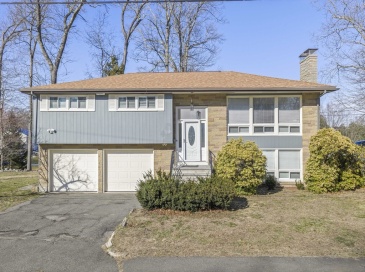 12 Darrell Drive, Randolph, Massachusetts, 3 Bedrooms Bedrooms, 7 Rooms Rooms,3 BathroomsBathrooms,Residential,For Sale,Darrell Drive,73492344