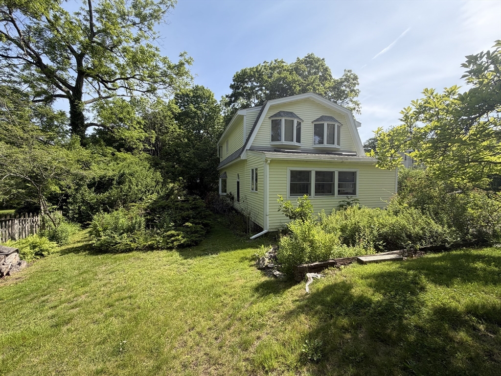 138 Leonard St, Gloucester, Massachusetts, 2 Bedrooms Bedrooms, 6 Rooms Rooms,2 BathroomsBathrooms,Residential Lease,For Rent,Leonard St,73535164