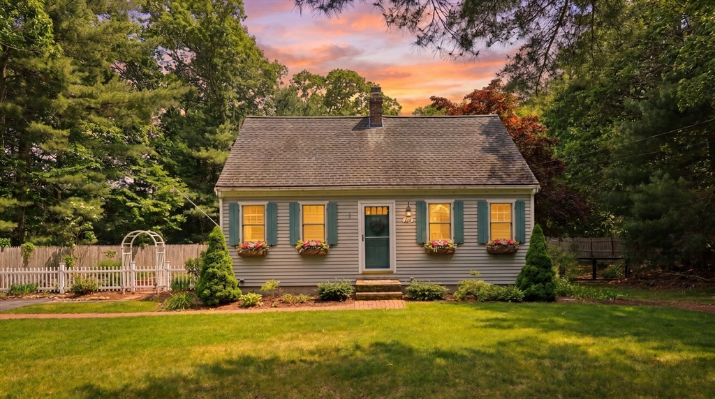 195 Knotty Pine Ln, Barnstable, Massachusetts, 3 Bedrooms Bedrooms, 5 Rooms Rooms,1.5 BathroomsBathrooms,Residential,For Sale,Knotty Pine Ln,73535171