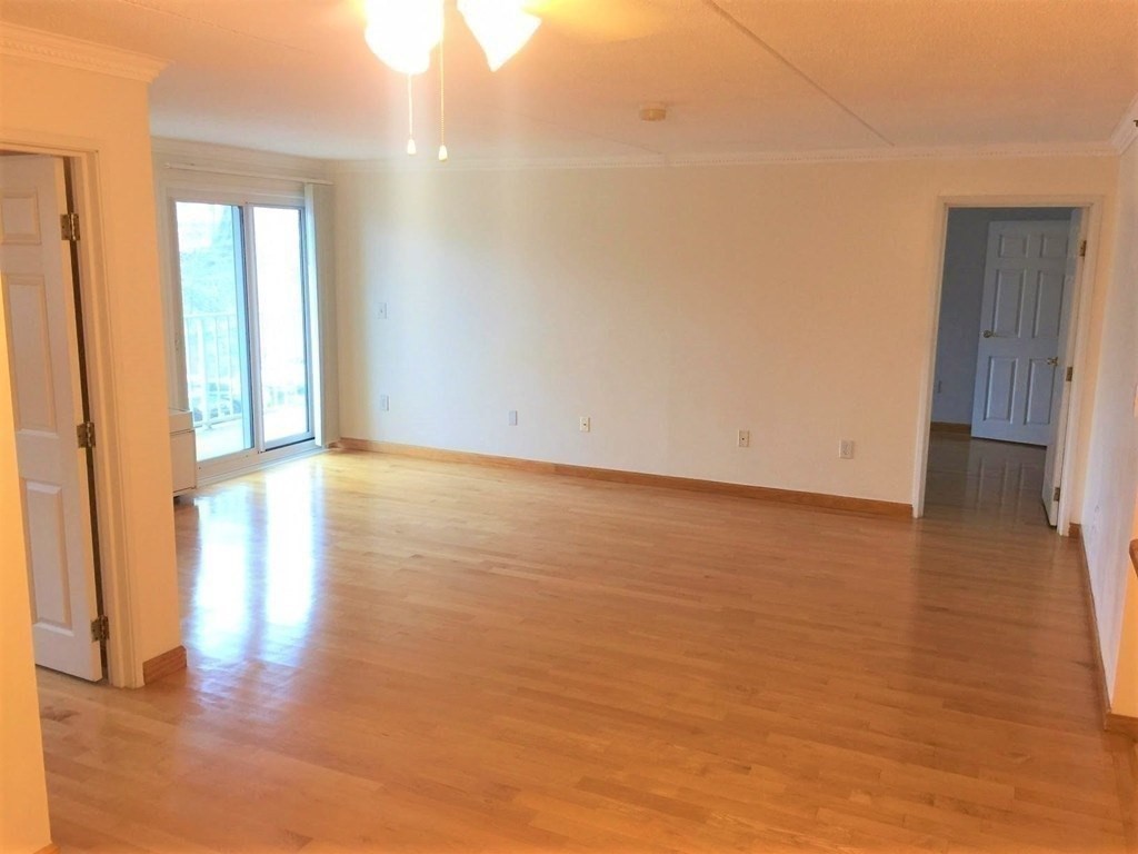 200 Cove Way, Quincy, Massachusetts, 2 Bedrooms Bedrooms, 4 Rooms Rooms,2 BathroomsBathrooms,Residential Lease,For Rent,Cove Way,73535084