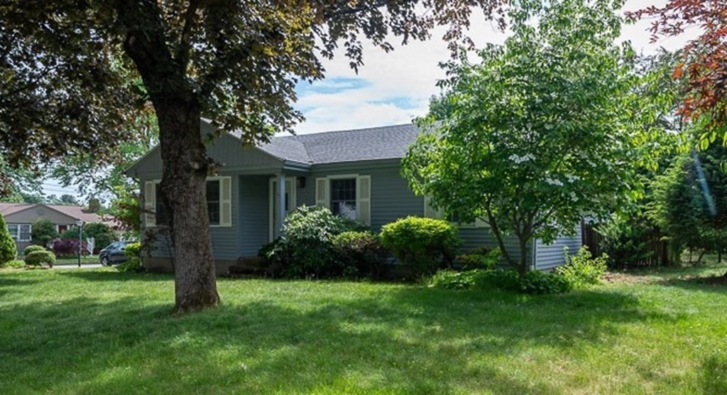 16 Westmont Cir, Shrewsbury, Massachusetts, 2 Bedrooms Bedrooms, 7 Rooms Rooms,2.5 BathroomsBathrooms,Residential,For Sale,Westmont Cir,73534776