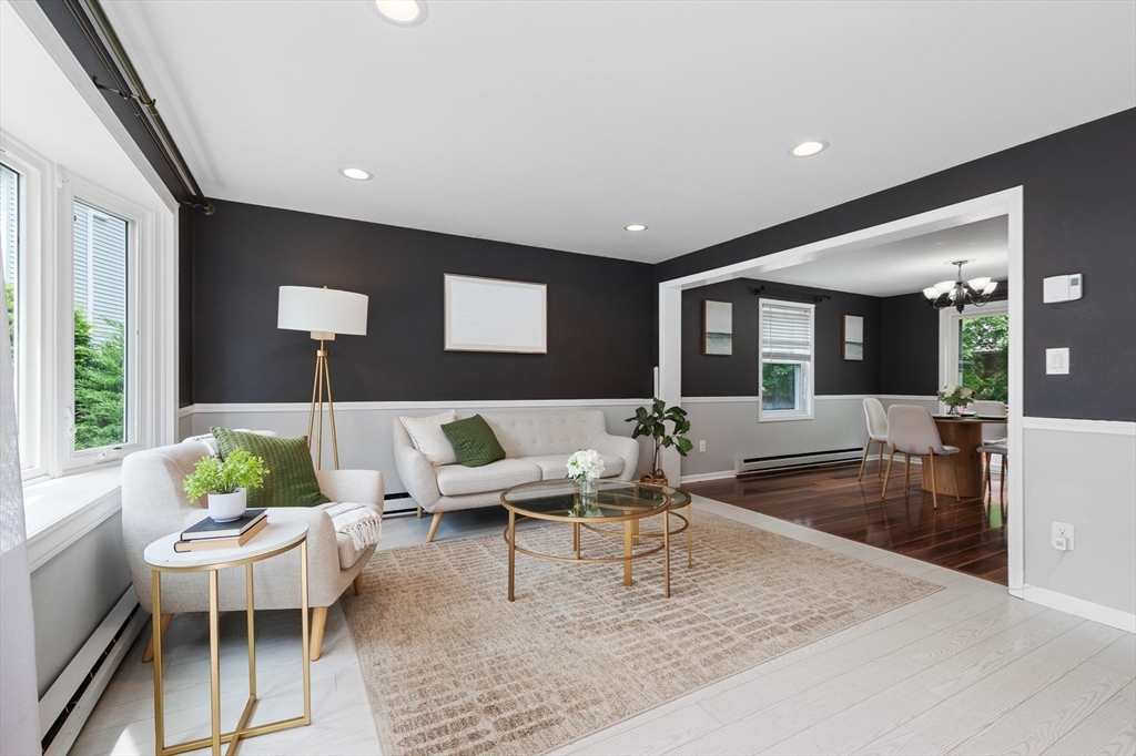 29 Northwoods Cir, Woburn, Massachusetts, 2 Bedrooms Bedrooms, 7 Rooms Rooms,1.5 BathroomsBathrooms,Residential,For Sale,Northwoods Cir,73534823