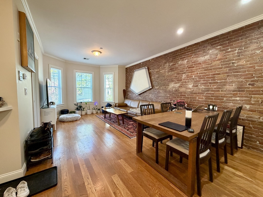 5 Marney St, Cambridge, Massachusetts, 2 Bedrooms Bedrooms, 6 Rooms Rooms,1.5 BathroomsBathrooms,Residential Lease,For Rent,Marney St,73535307