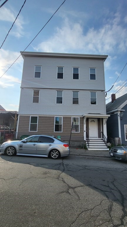 9 Bowers Street, Lowell, Massachusetts, 3 Bedrooms Bedrooms, 5 Rooms Rooms,1 BathroomBathrooms,Residential Lease,For Rent,Bowers Street,73535305