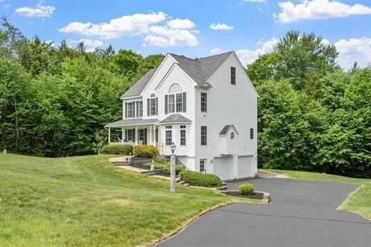 8 Jana, Sandown, New Hampshire, 3 Bedrooms Bedrooms, 8 Rooms Rooms,2.5 BathroomsBathrooms,Residential,For Sale,Jana,73535374