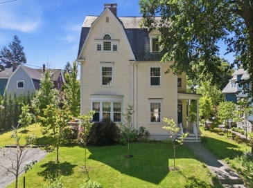 63 Dryads Grn, Northampton, Massachusetts, 6 Bedrooms Bedrooms, 11 Rooms Rooms,3.5 BathroomsBathrooms,Residential,For Sale,Dryads Grn,73535363