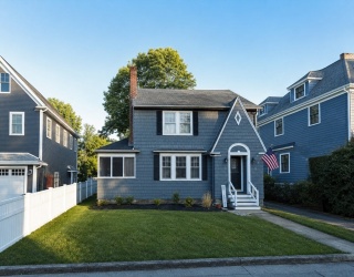 73 Florence Ave, Melrose, Massachusetts, 3 Bedrooms Bedrooms, 6 Rooms Rooms,1.5 BathroomsBathrooms,Residential,For Sale,Florence Ave,73535366