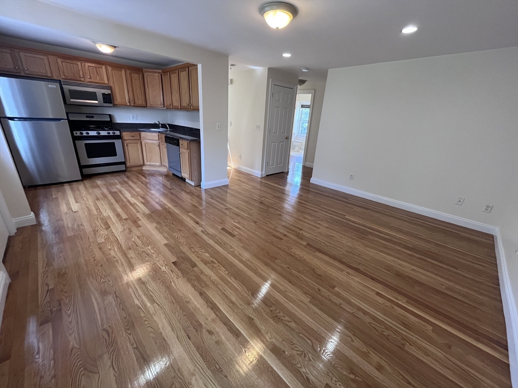 16 Gates Street, Boston, Massachusetts, 1 Bedroom Bedrooms, 4 Rooms Rooms,1 BathroomBathrooms,Residential Lease,For Rent,Gates Street,73535099