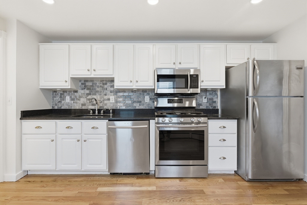 28 Pleasant Street, Boston, Massachusetts, 1 Bedroom Bedrooms, 3 Rooms Rooms,1 BathroomBathrooms,Residential,For Sale,Pleasant Street,73501006