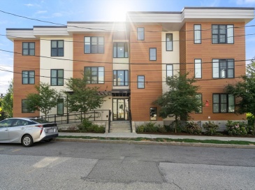 68 Los Angeles, Newton, Massachusetts, 3 Bedrooms Bedrooms, 5 Rooms Rooms,2 BathroomsBathrooms,Residential Lease,For Rent,Los Angeles,73535403